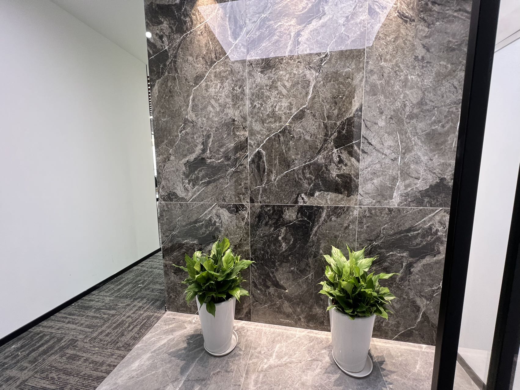 开开广场出租154平带装修家具的办公室